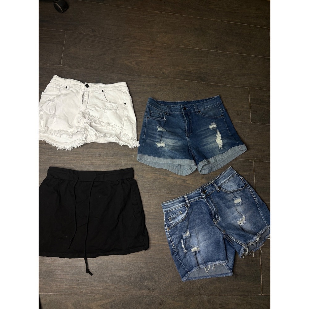 Bundle of women's shorts, size large and medium‎ and one short skirt